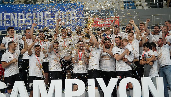 Şampiyon Beşiktaş Safi Çimento, kupasına kavuştu!